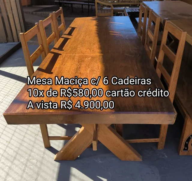 Mesa maciça com Cadeiras