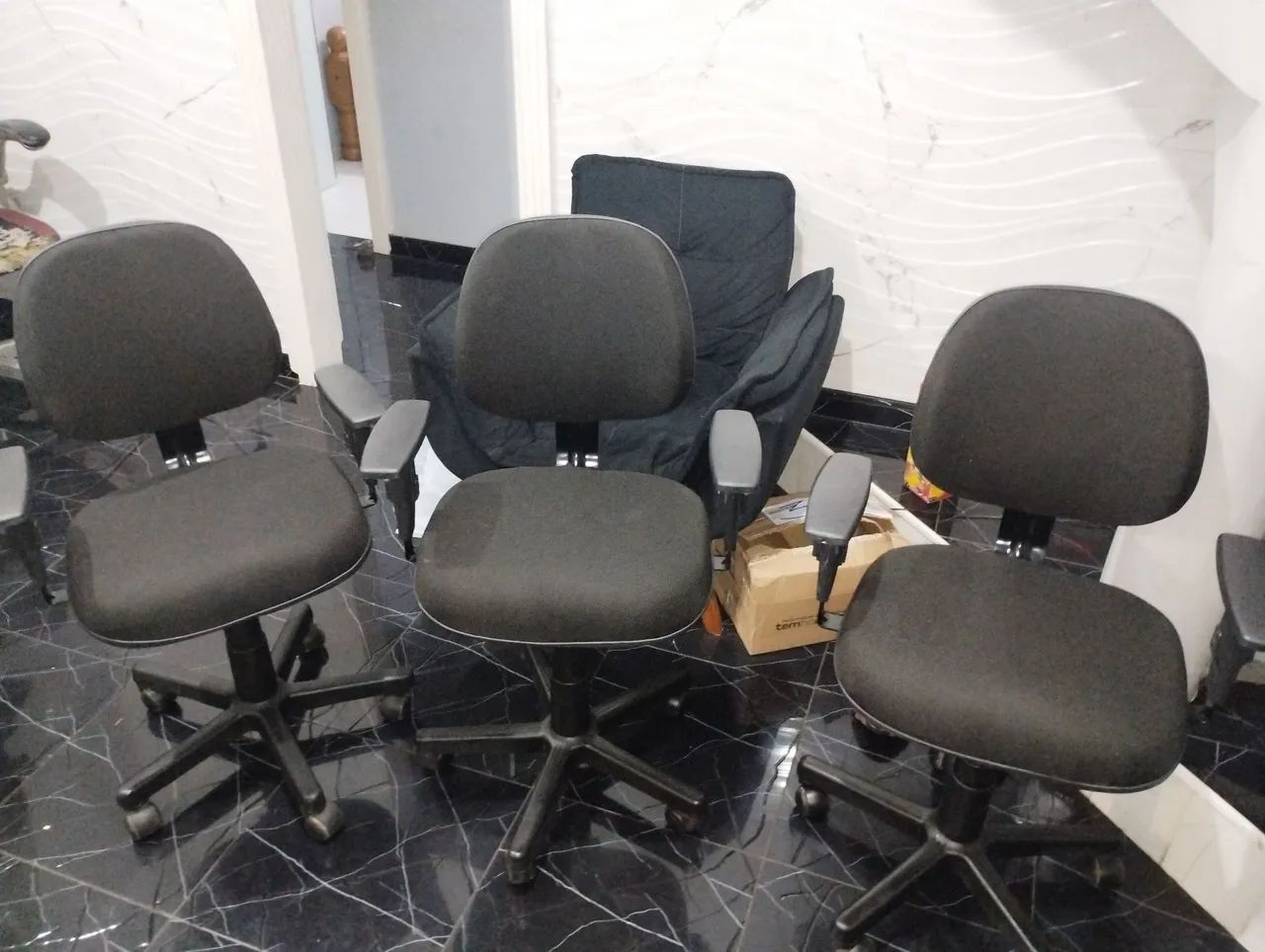 Cadeira de escritório com rodinhas - Foto 4