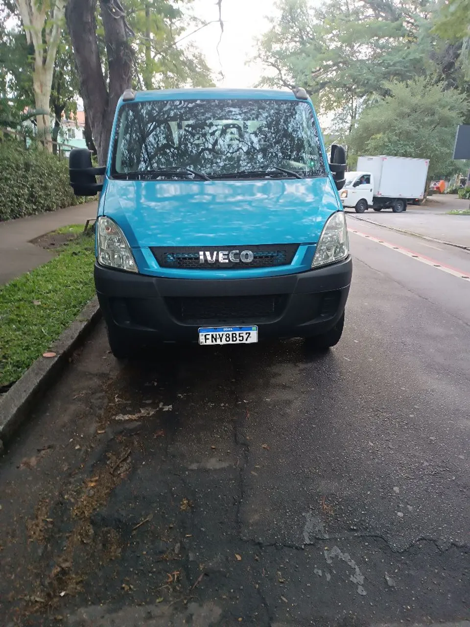 Caminhão guincho Iveco cabine dupla 2014