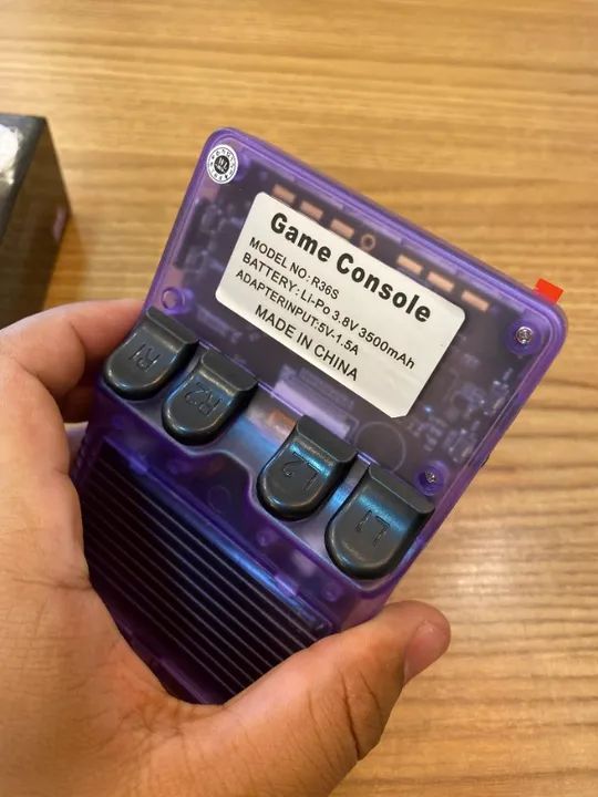 Console De Videogame Portátil Retrotech R36s Com 15000 Jogos  - Foto 3