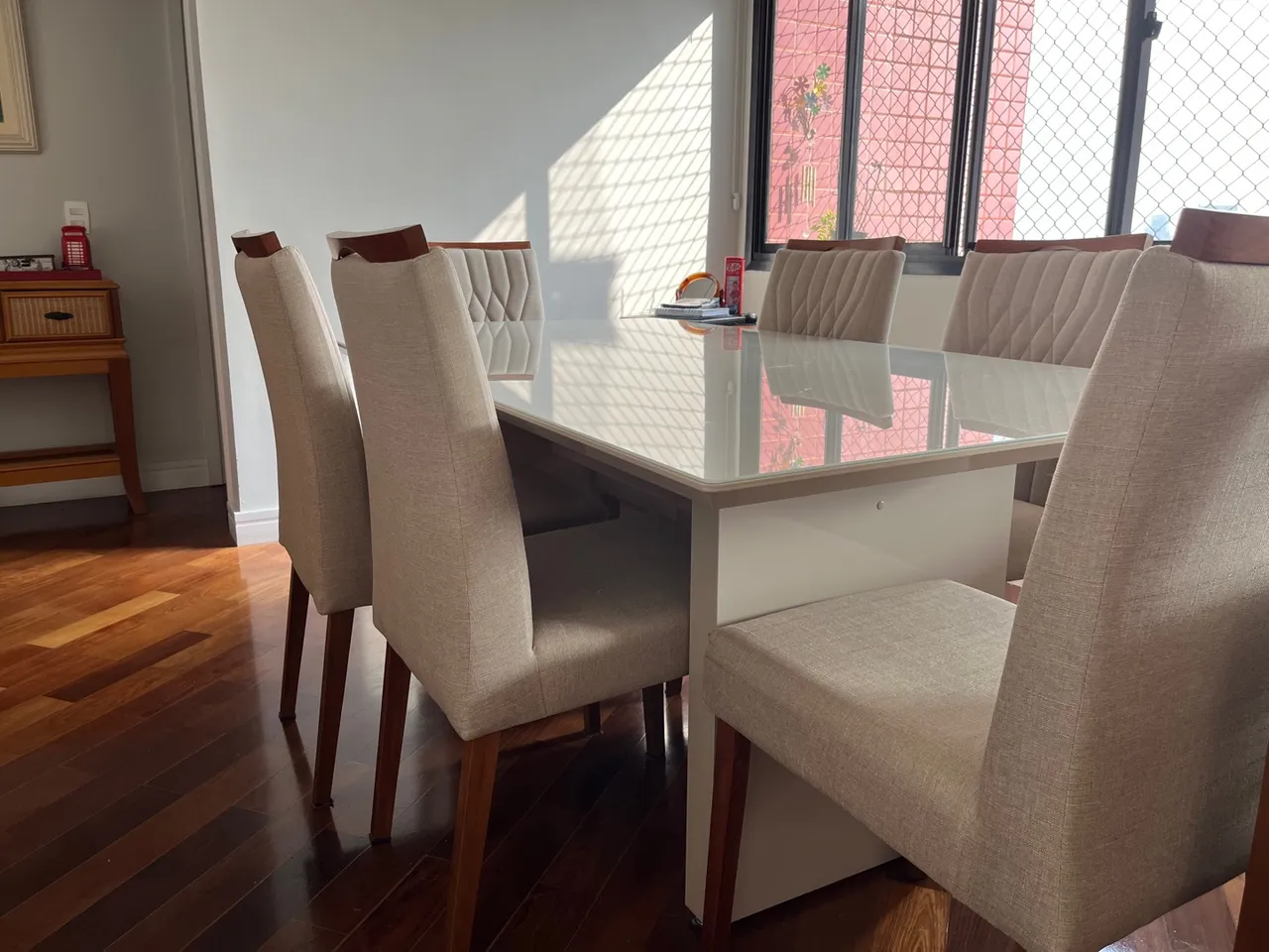 Mesa de jantar 1.80 X 1.00 com 6 cadeiras