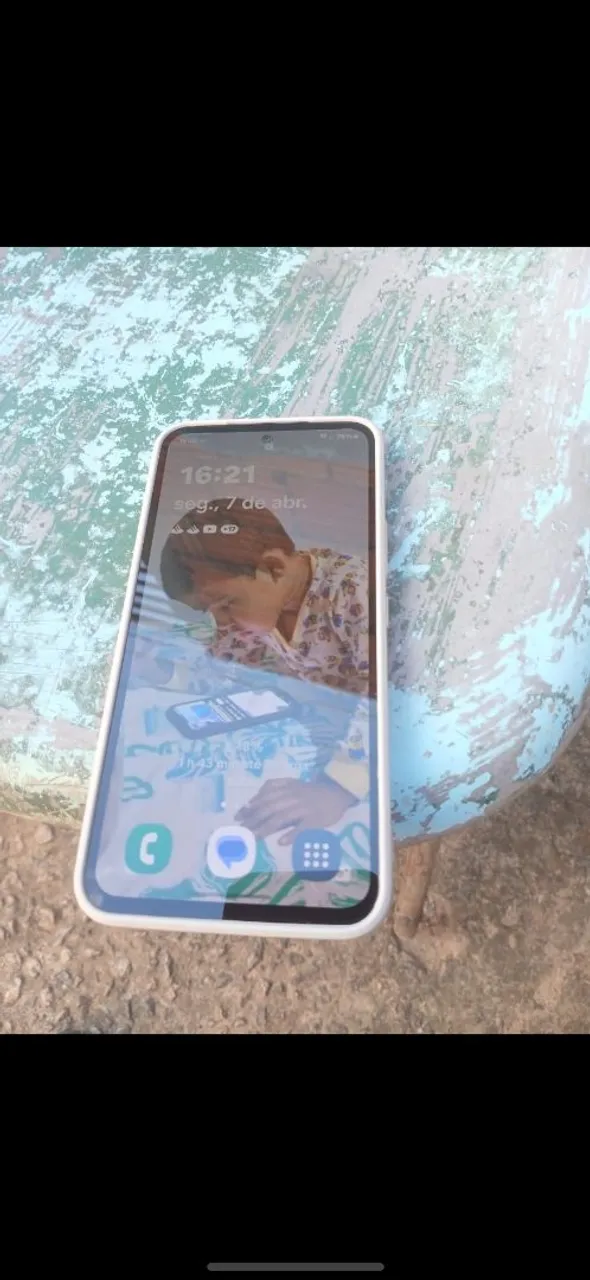Vendo um Galaxy Samsung A54 5G 8GB Ram 256GB ele está bem conservado têm tbm as capinhas