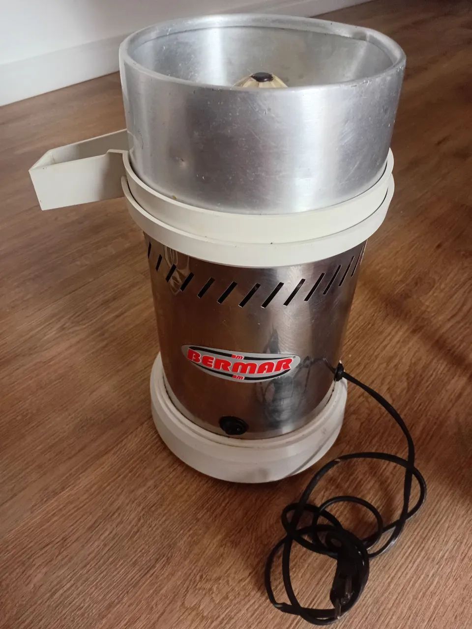 Espremedor de laranjas profissinal - Foto 2