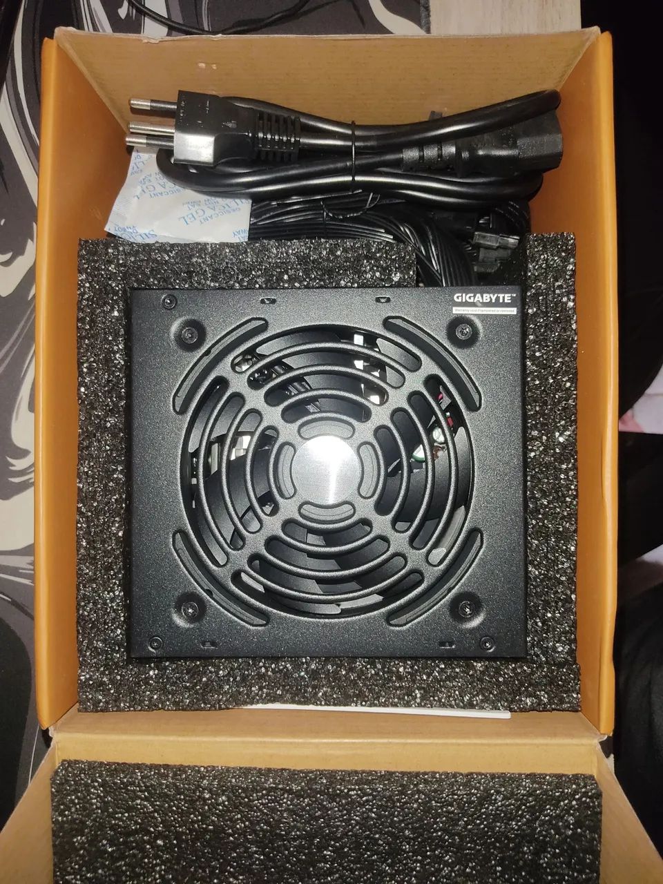 Fonte Gigabyte P450B (nunca usada)64297079156867121