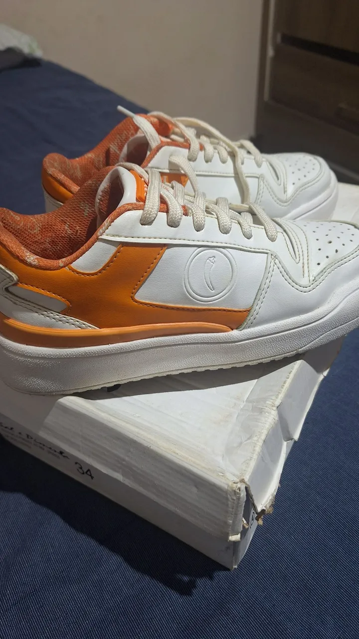 Tênis Branco e Laranja Chilli Beans