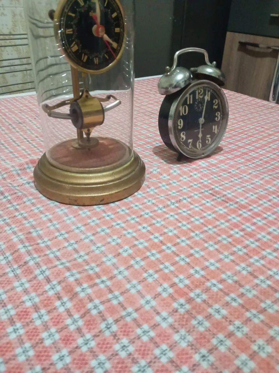 Relógio de mesa decorativo com mecanismo exposto - Foto 2