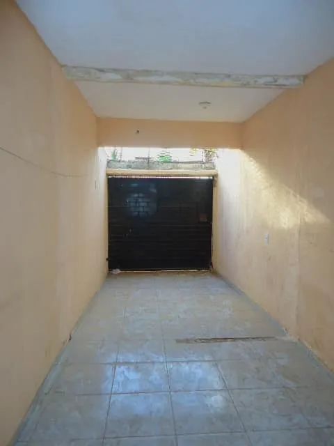  Alugo casa com 01 quarto toda reformada, próxima ao atacadão do Bonsucesso!