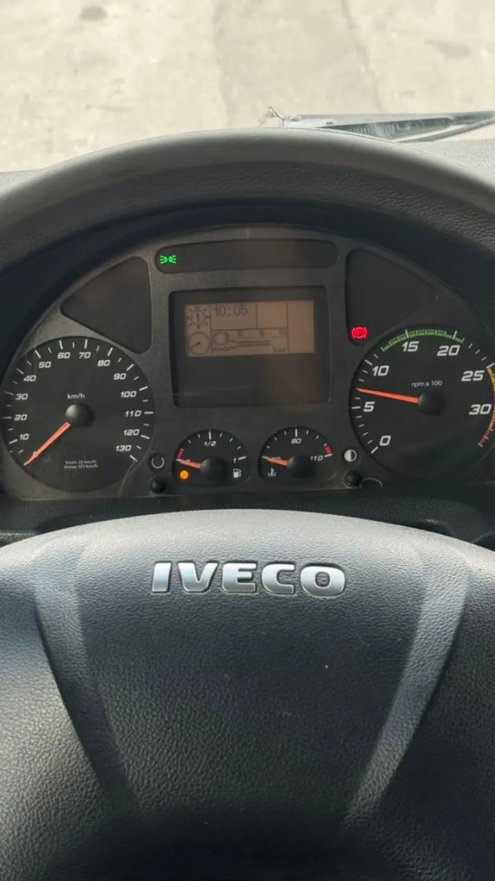 Caminhão Baú Frigorífico Iveco Tector 24280 - Foto 5