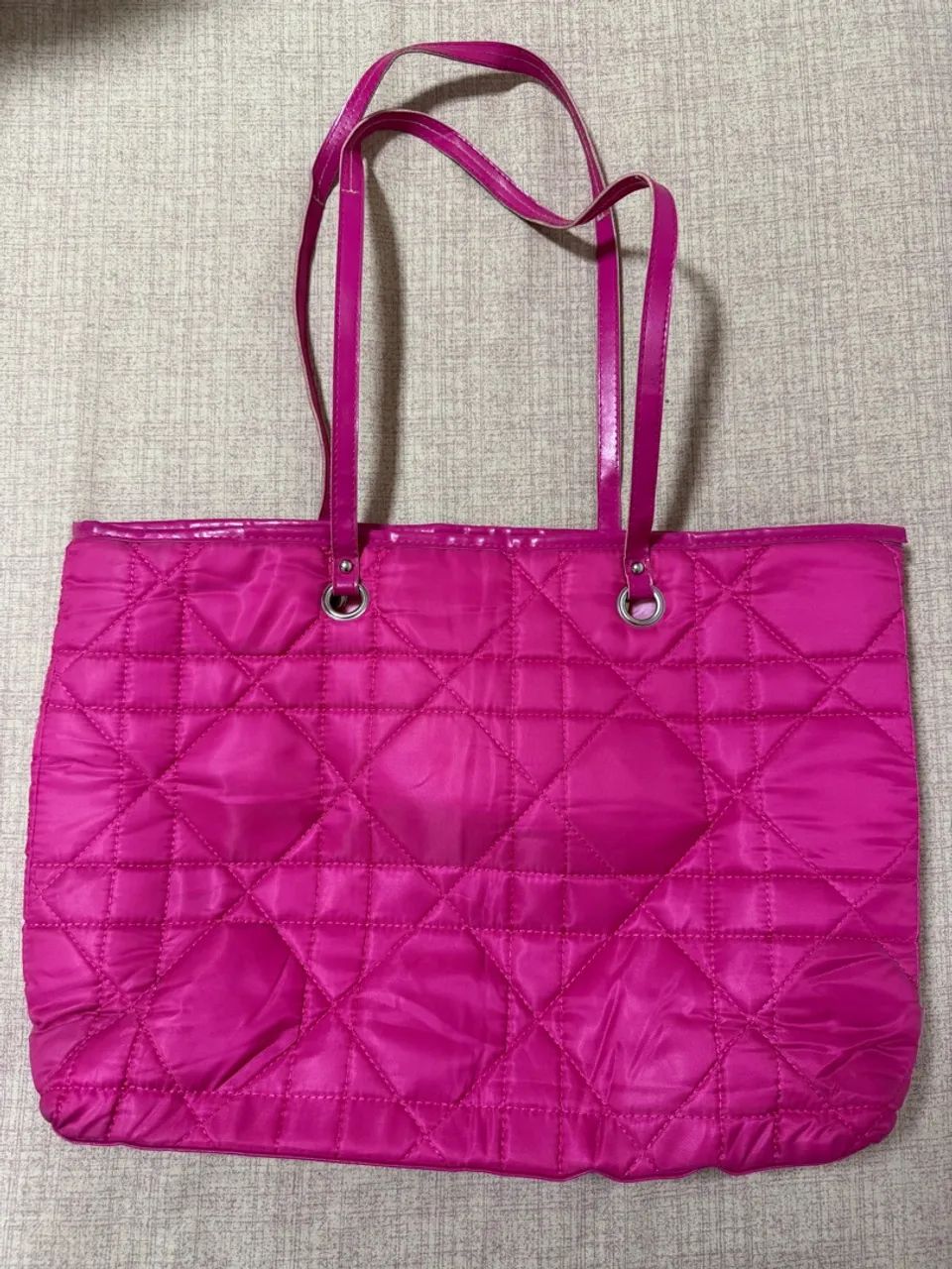 Bolsa de ombro acolchoada rosa vibrante - Foto 2