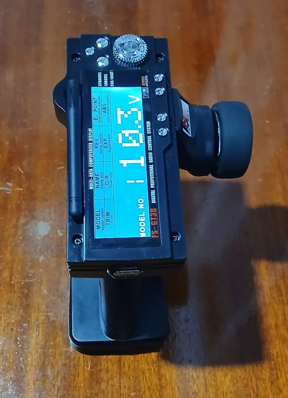 Rádio Fly Sky GT3B 2.4GHz 3 canais + 1 Receptor Fly Sky FS-GR3 (automodelo)