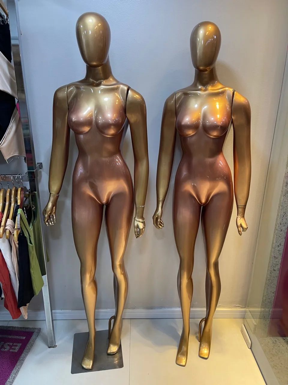 Manequins Femininos Dourados - Elegância para sua Loja! - Foto 2