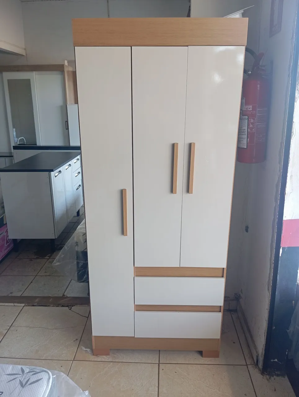Guarda roupa NOVO em oferta