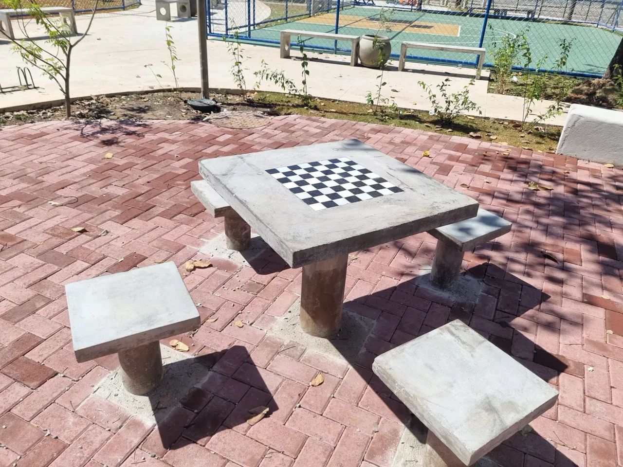 Mesa de 80 cm de formato quadrado com xadrez  - Foto 5
