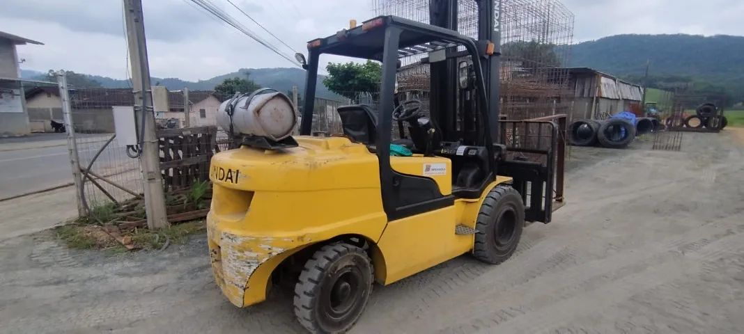 Empilhadeira Hyundai 4,5 Ton Torre de 7m - Foto 3