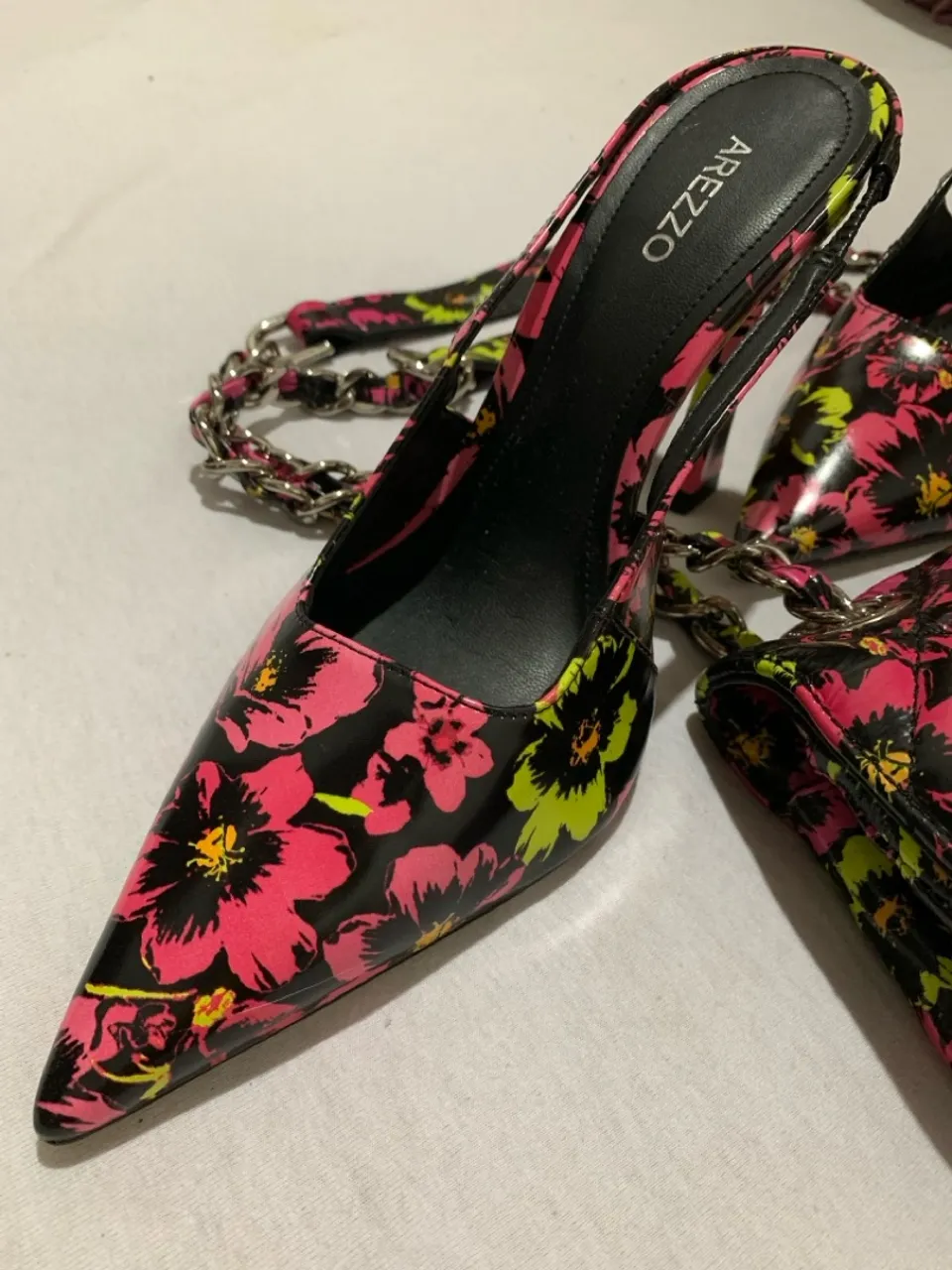 Sandália Arezzo Floral 