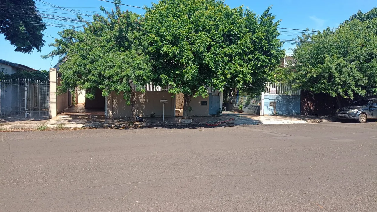 2 Casas térreas - Terreno 810 m²
