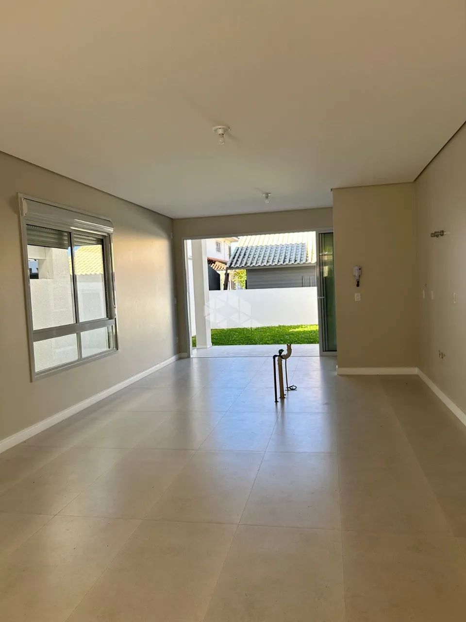 CASA COM 3 QUARTOS SENDO 1 SUÍTE 2 VAGAS À VENDA NO CARIANOS EM FLORIANÓPOLIS - Foto 5