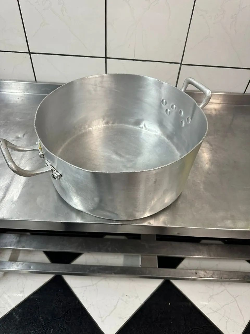 Panela industrial e utensílios para restaurante