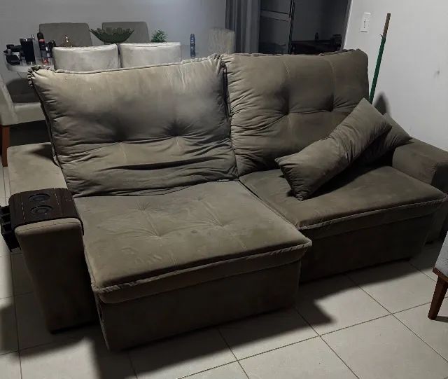 Sofá Retraátil D26 veludo Marrom65573815764866120