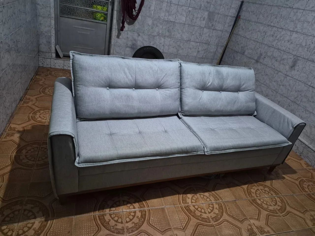 Sofá 3 Lugares Cinza - Design Moderno e Excelente Estado