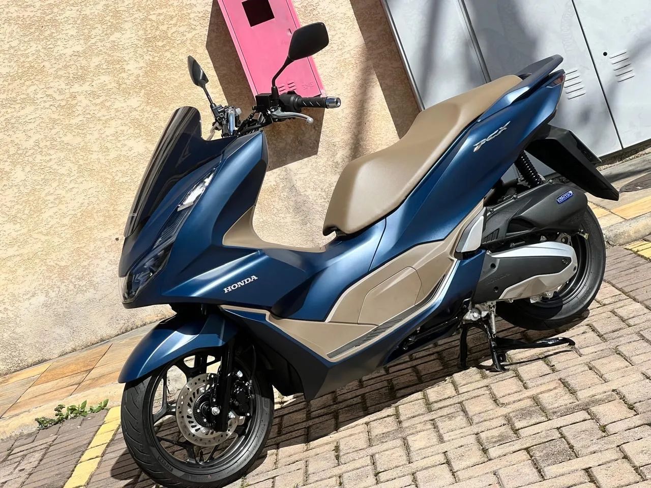 PCX DLX 2024 - Foto 4