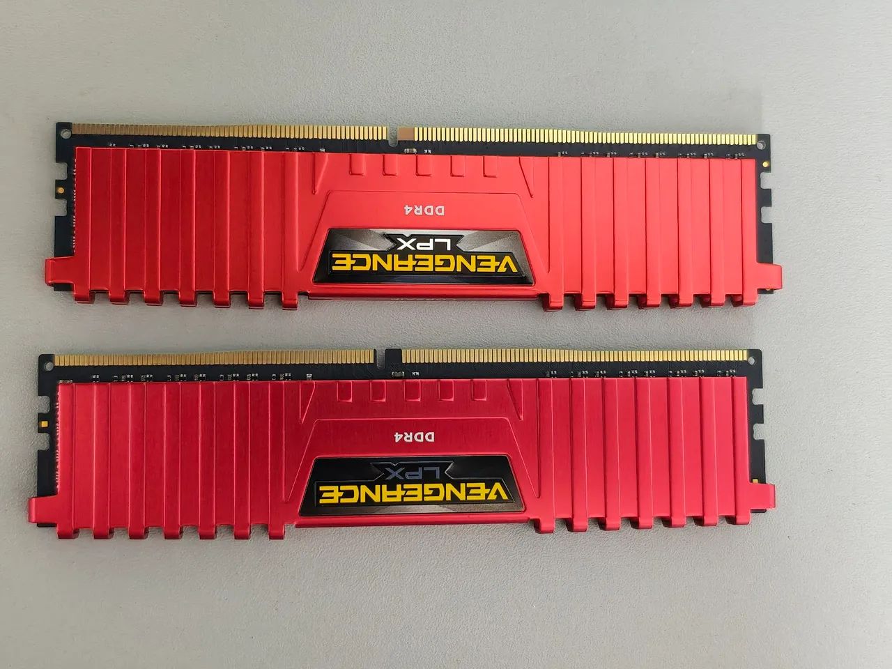 Memória DDR4 2x8gb 16gb Corsair LPX 2400mhz Vermelha - Memória RAM