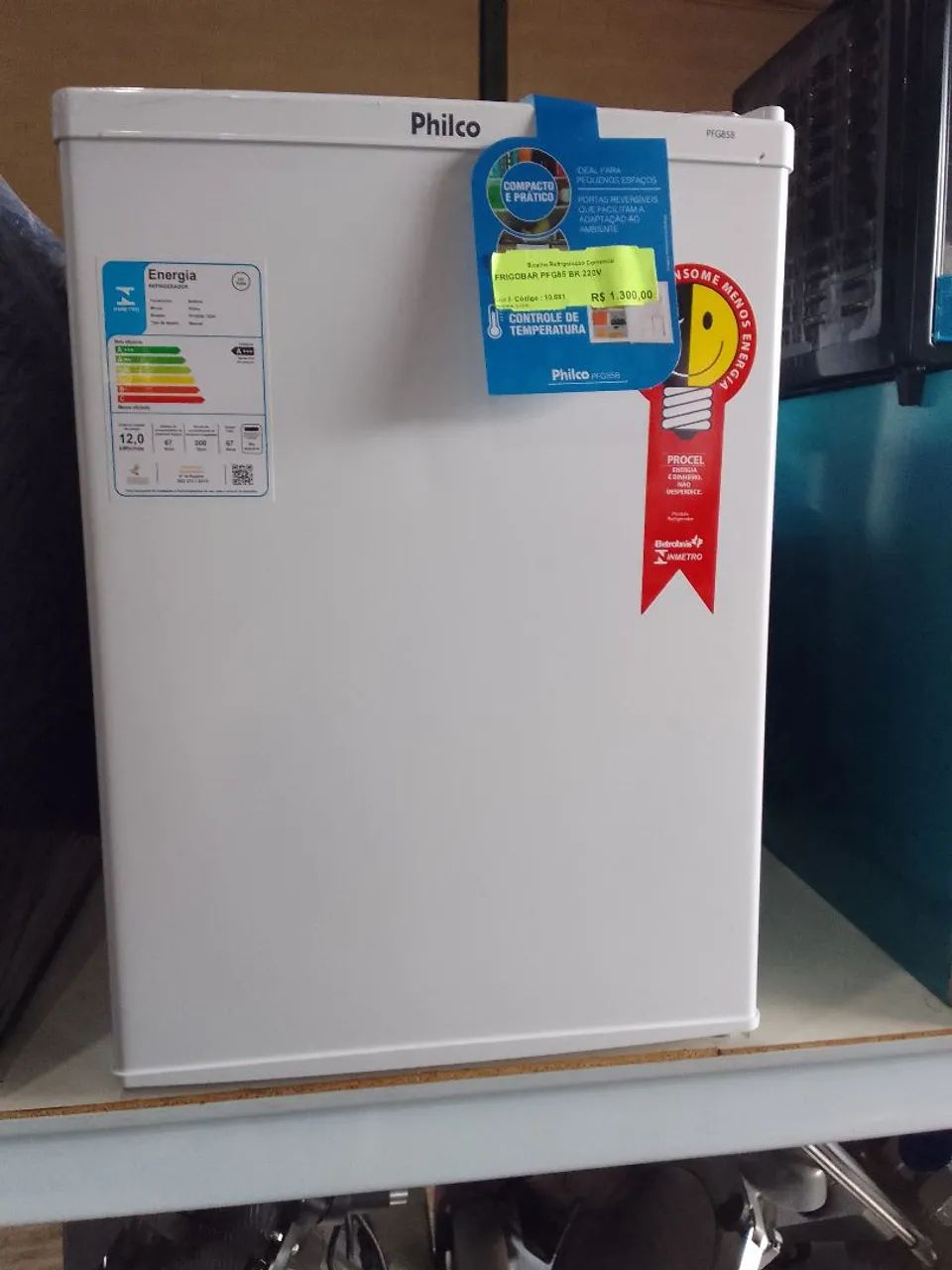 FRIGOBAR PFG85 220V