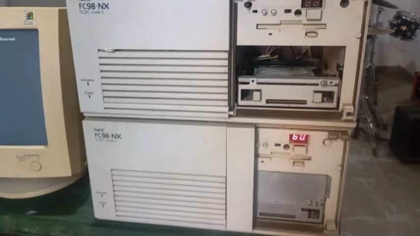 CPU antigo Pentium MMX 200 funcionando 