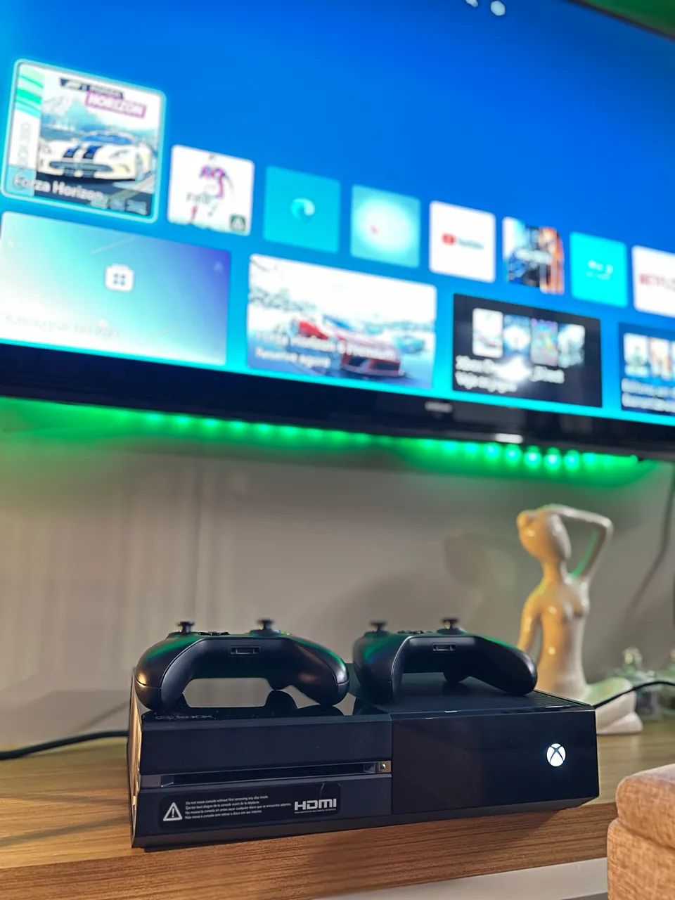 Xbox One 500GB + 2 Controles e cabos. - Foto 2