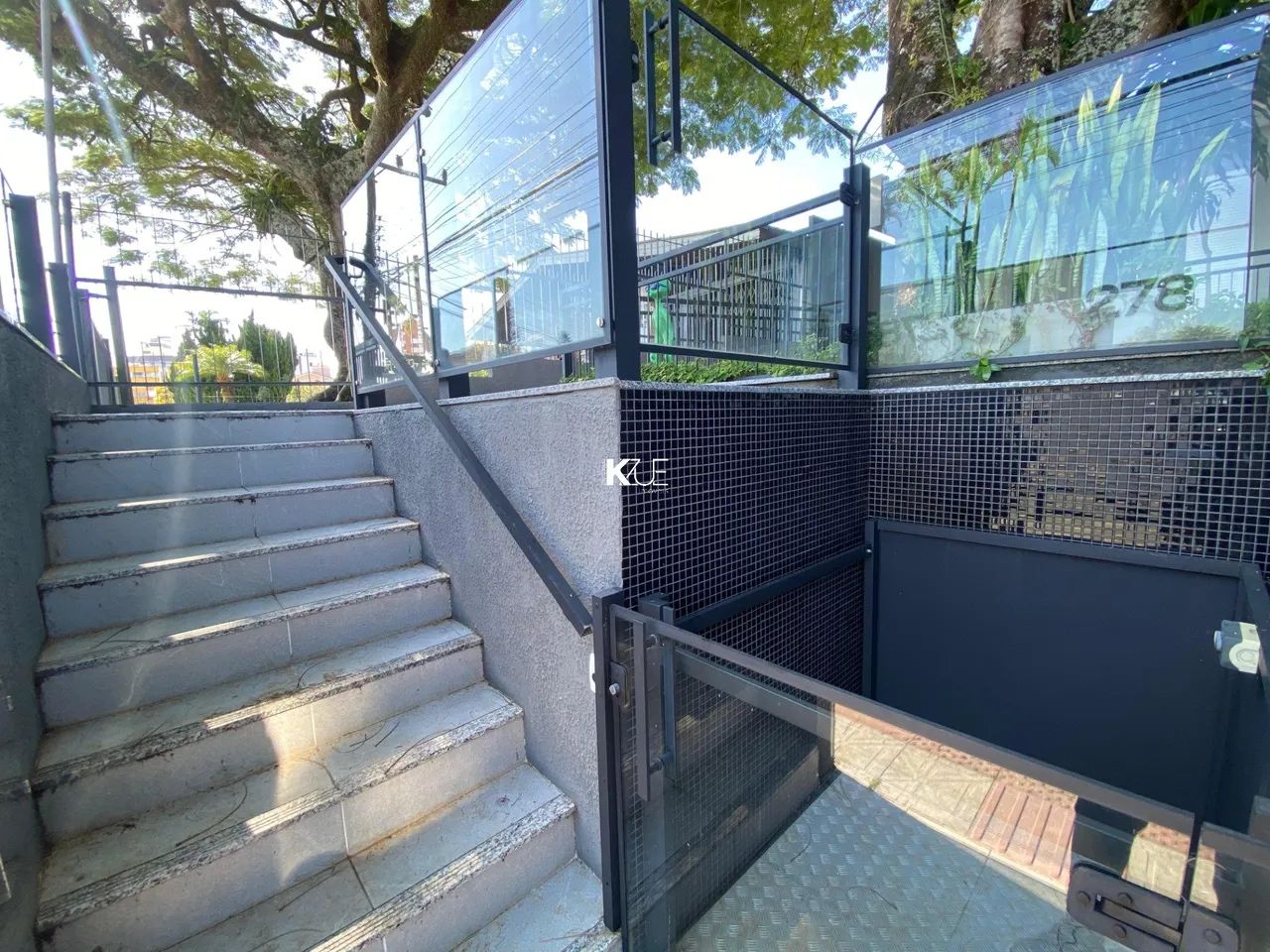 Casa adaptada para uso comercial, com excelente estrutura e área de lazer completa! - Foto 4