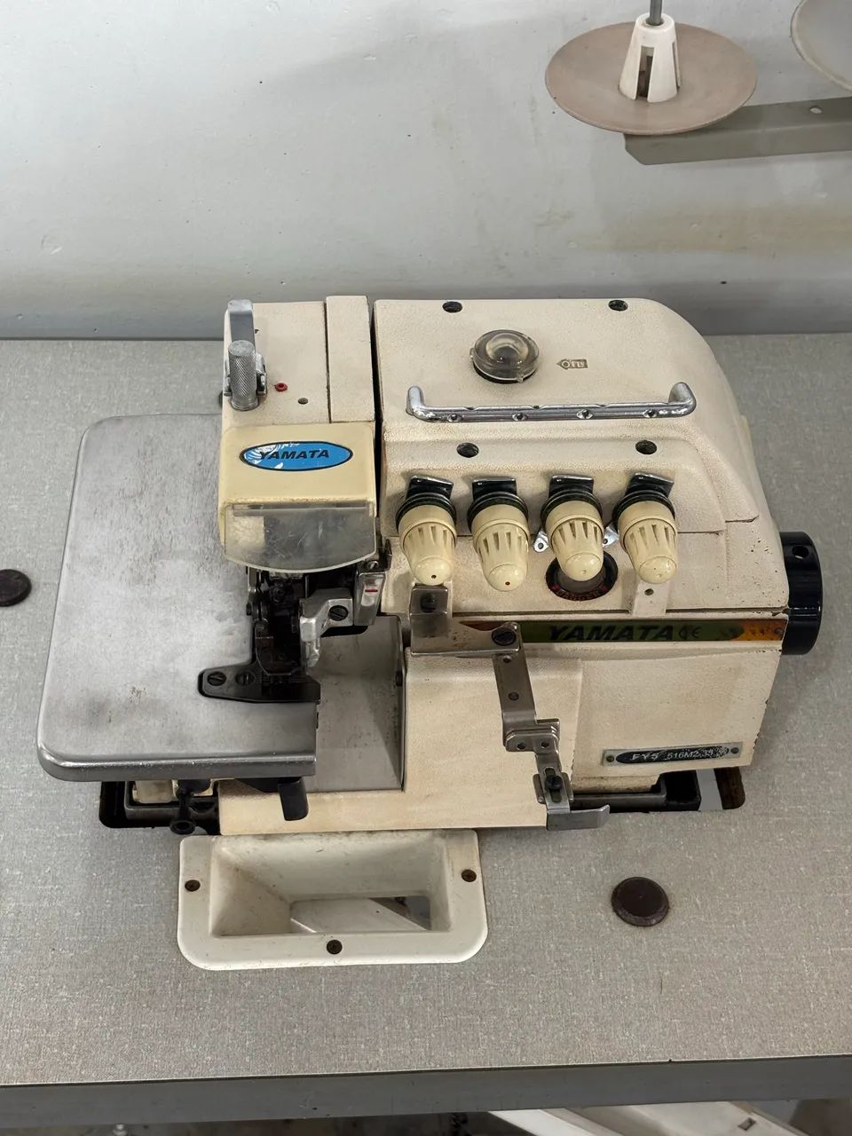 Máquina de Costura Interloque Industrial Yamata 5 Fios - Completa