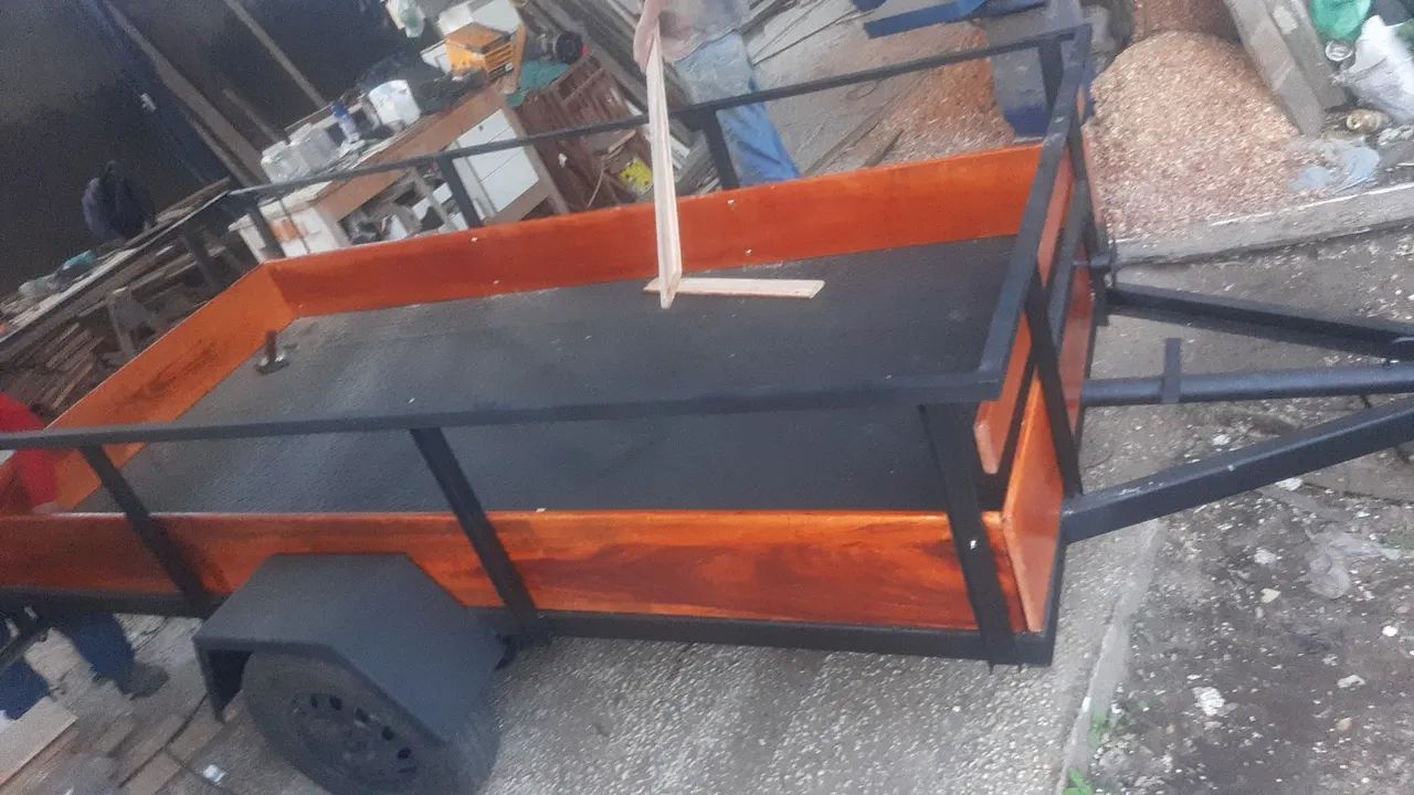 Reboque  prancha  de um eixo a venda! - Foto 2