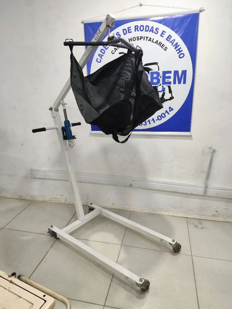 Guincho Hospitalar Hidráulico para Acamados Manual com Cesto Reforçado  - Foto 2