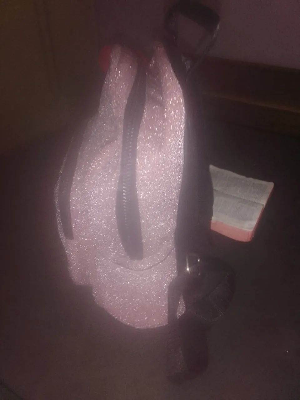 Vende-se Mochila Rosa com Glitter.  - Foto 4