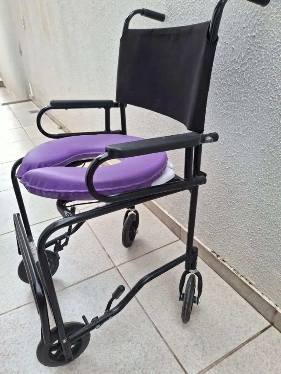 Cadeira de banho móvel para Idoso- MARCA CDS - Almofada no assento e suporte de marreco - Foto 2