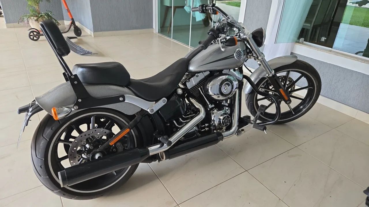 Harley Davidson Breackout 2015 - Foto 2