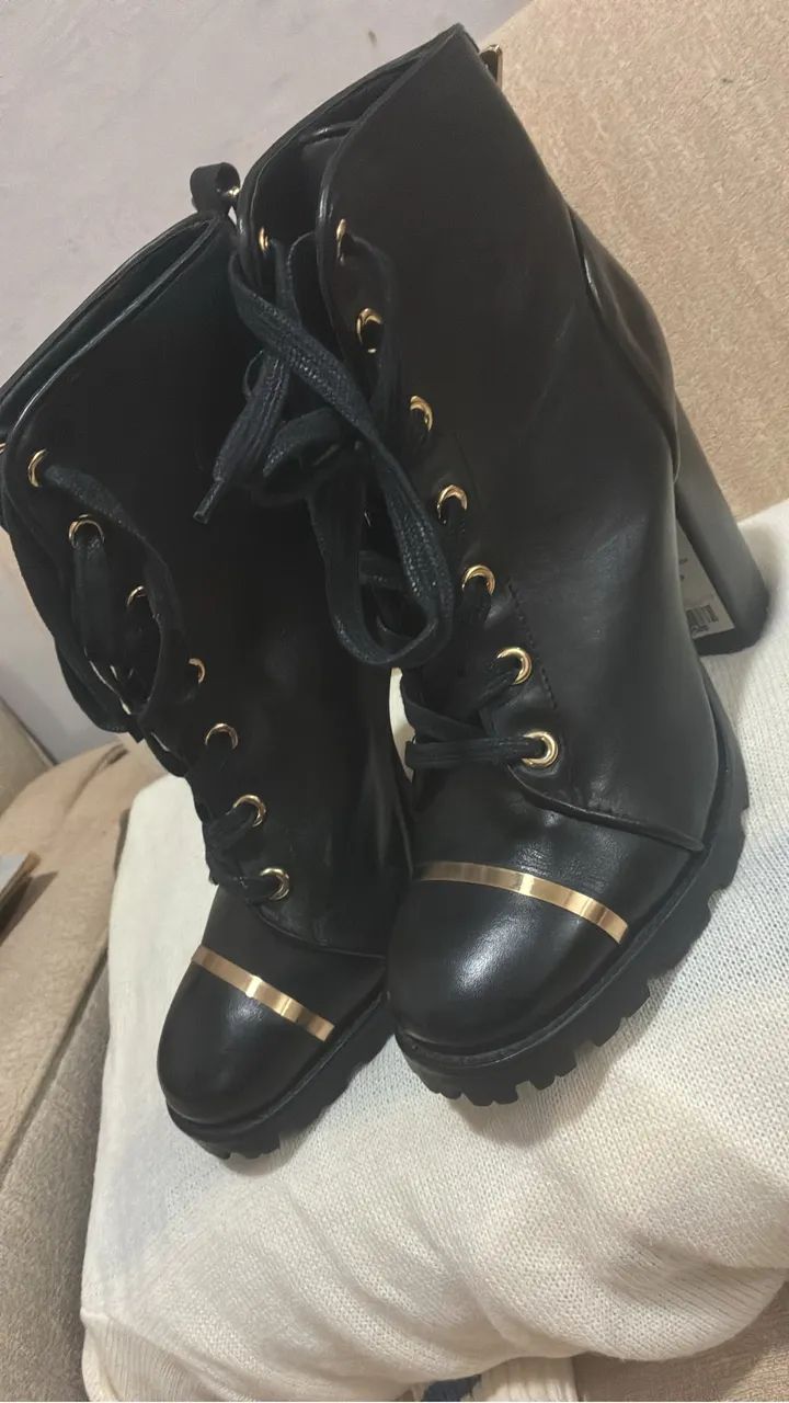 Bota coturno de couro 