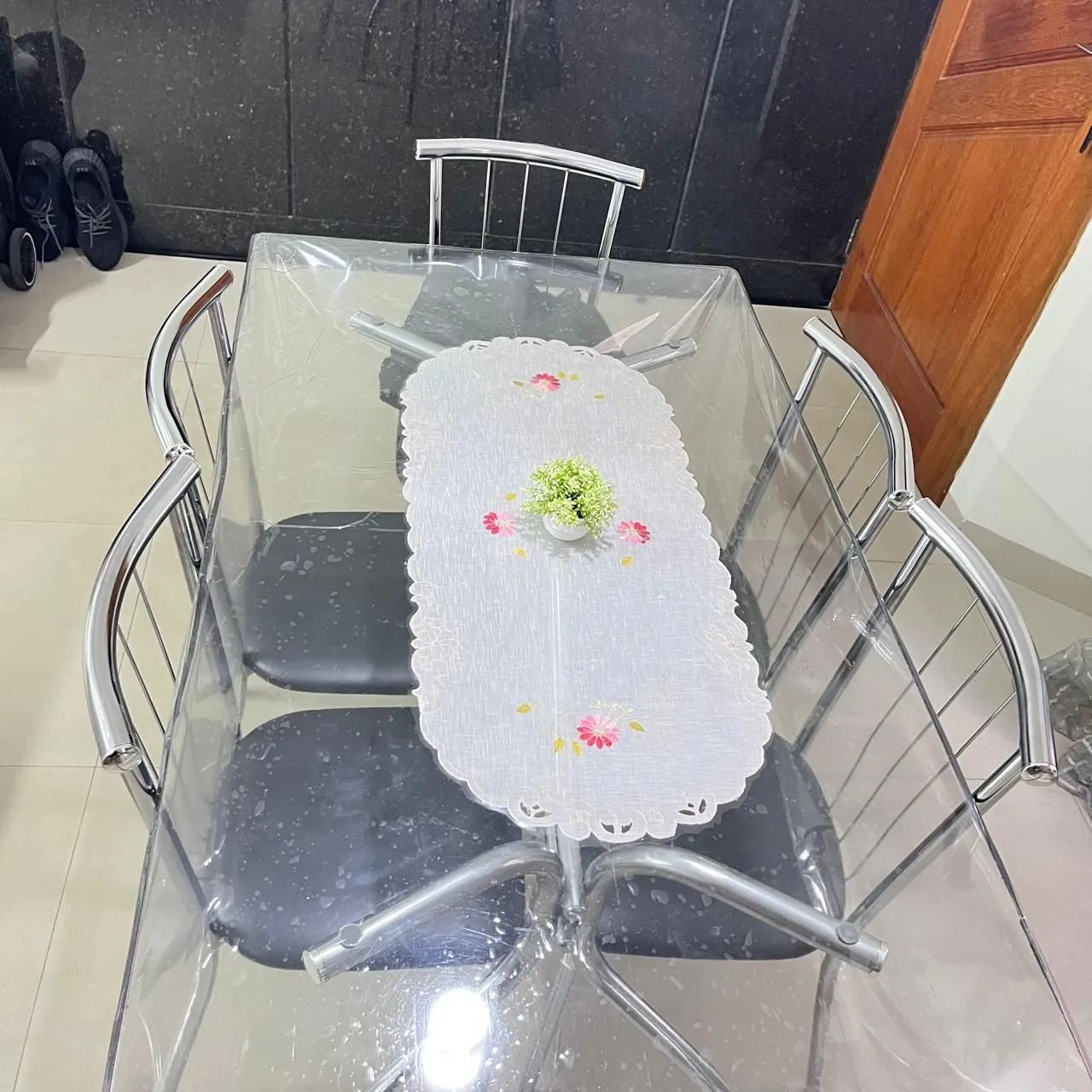 Mesa de vidro 5 cadeiras 