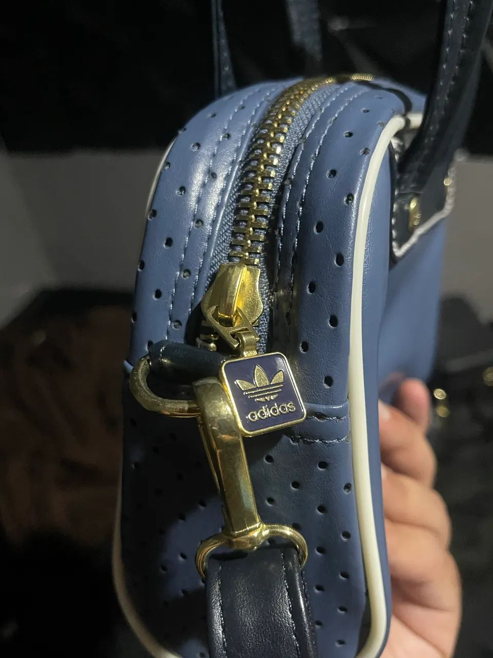 bolsa adidas azul com detalhe dourado - Foto 2