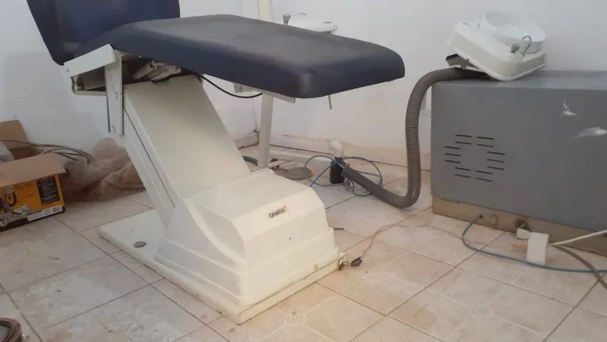 CADEIRA ODONTOLÓGICA GNATUS E COMPRESSOR SILENCIOSO DABI  - Foto 4
