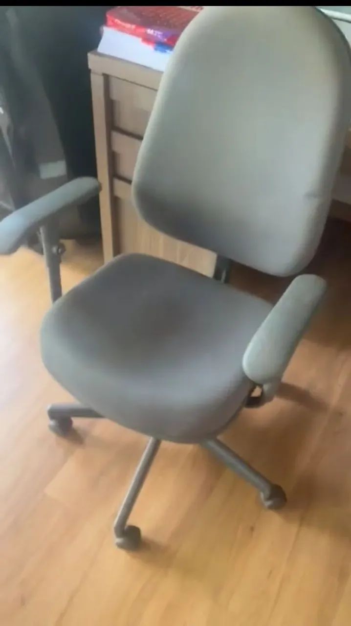 Vende se , móveis  de  escritório  com  cadeira  - Foto 2