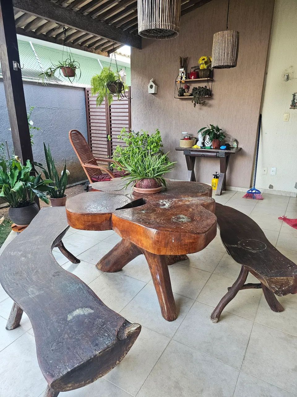 Mesa com bancos rustica 