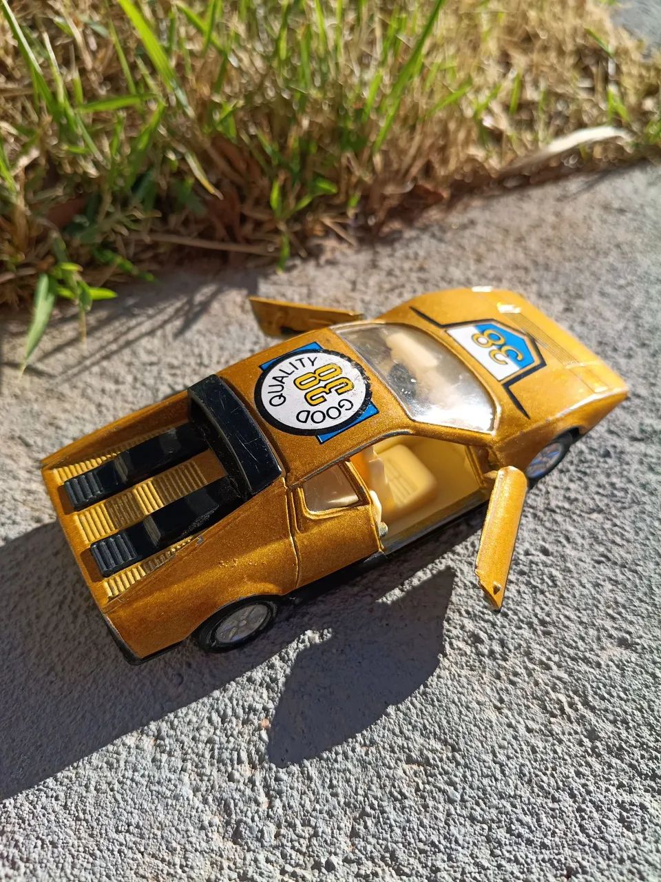 Miniatura de carrinhos antigos colecionáveis  - Foto 3