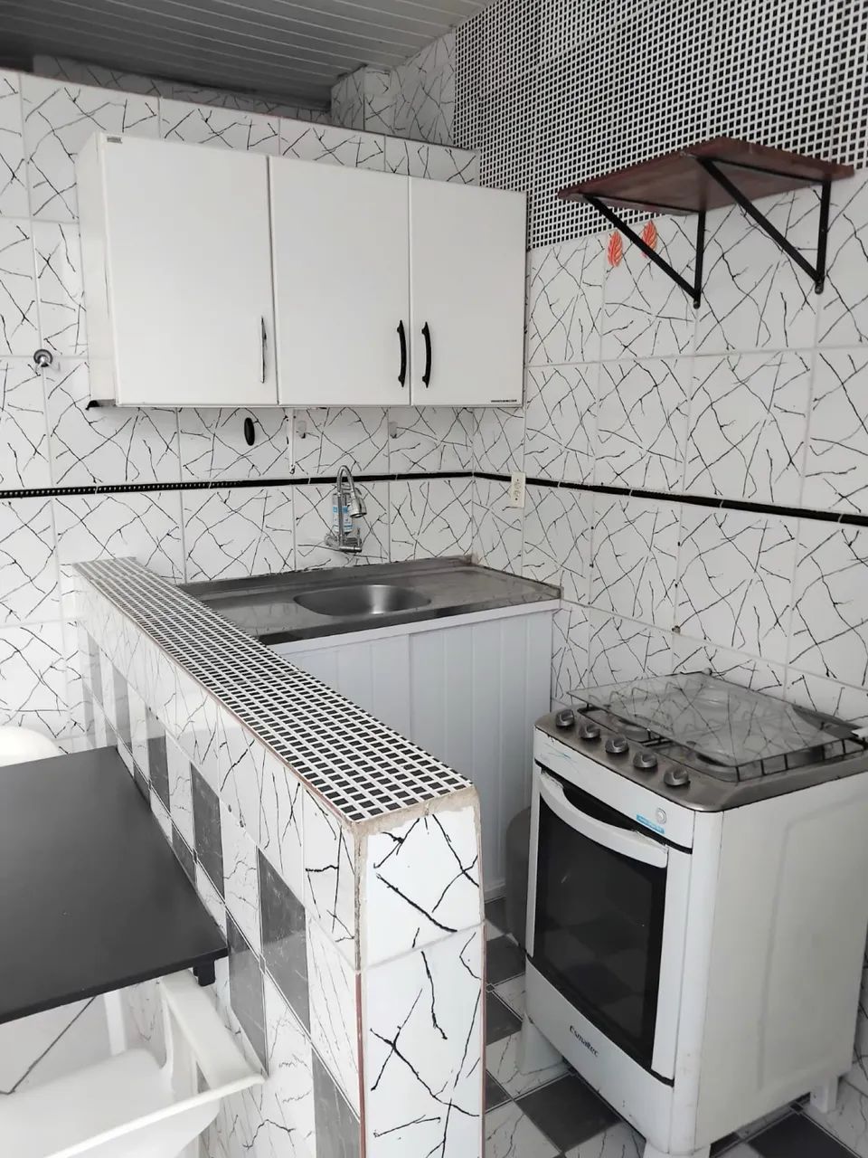 KITNET QUARTO E SALA MOBILIADO NA PITUBA - A 200M DA PRAIA - Foto 4
