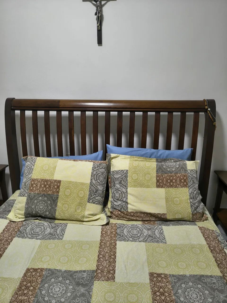 CAMA DE CASAL EM MADEIRA QUEEN SIZE - Foto 2