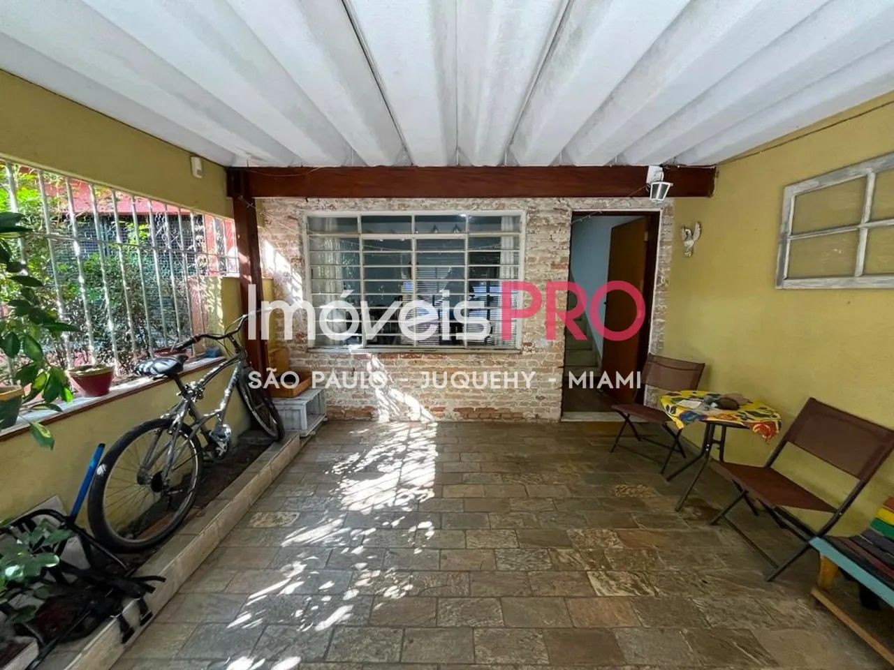 Casinha com ótimo potencial comercial e residencial !
