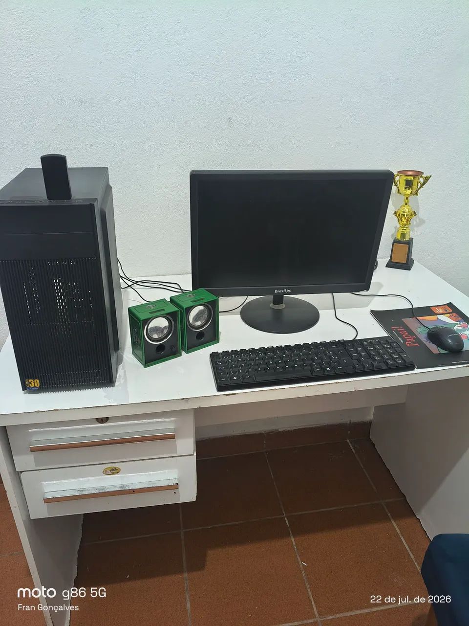 Troco computador por celular ou tablet.
