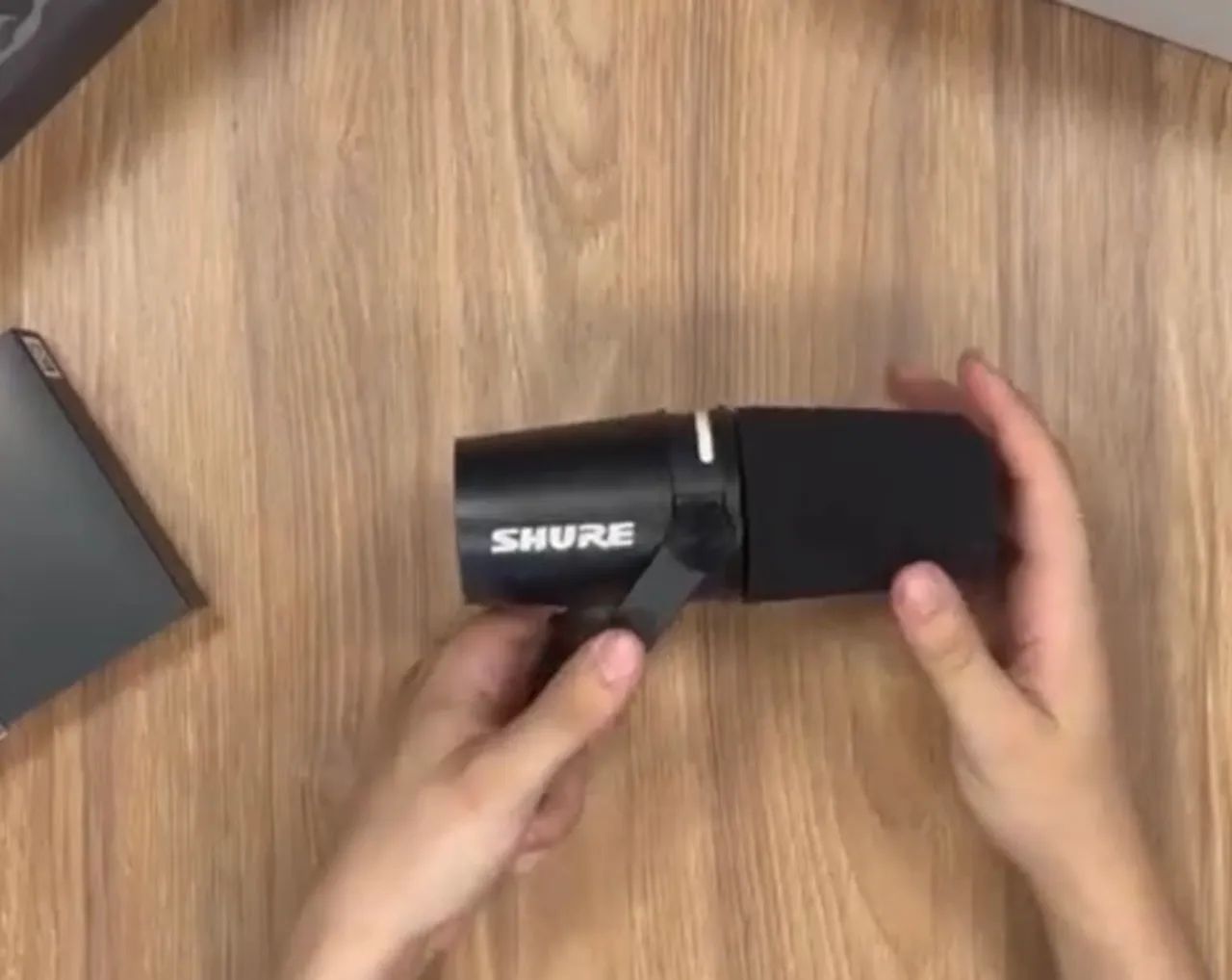 Microfone Shure MV7 Plus Profissional  - Foto 3
