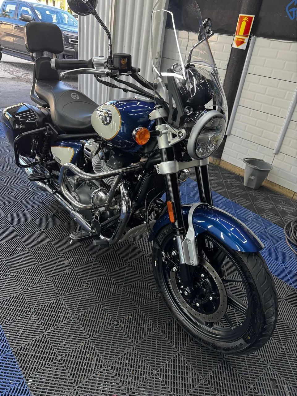 ROYAL ENFIELD SUPER METEOR 650 CELESTIAL BLUE