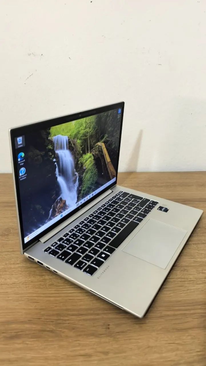 HP EliteBook840 G11Ultra5 /16GB /256GB美品 HP Elitebook 840 G11 Intel Ultra5 + 16gb DDR5 + NPU para IA +